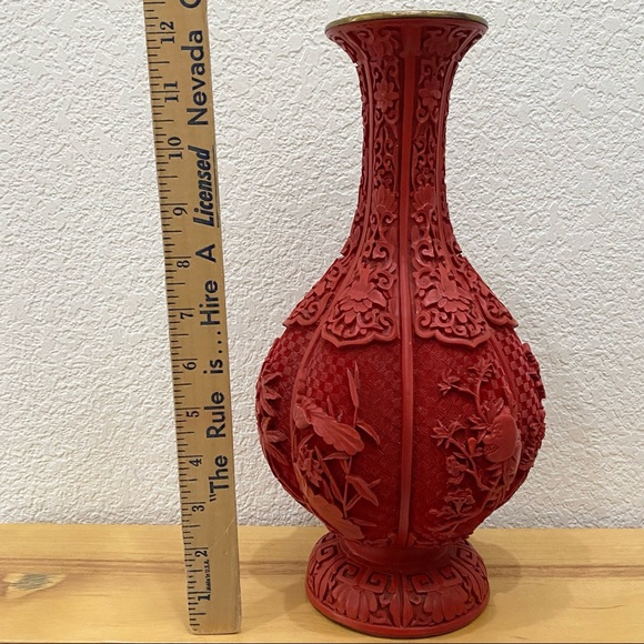 Vintage Cinnabar Red Carved Vase Floral Flower Ornate Brass Inlay 12.5-Inch Vase - Picture 4 of 15